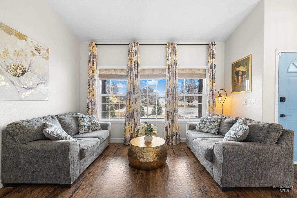 Photo of 2600 W Creekstone Ct, Meridian, ID 83642 (MLS # 98975311)