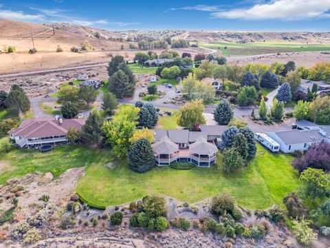 Photo of 132 Country Club Drive, Buhl, ID 83316 (MLS # 98970777)
