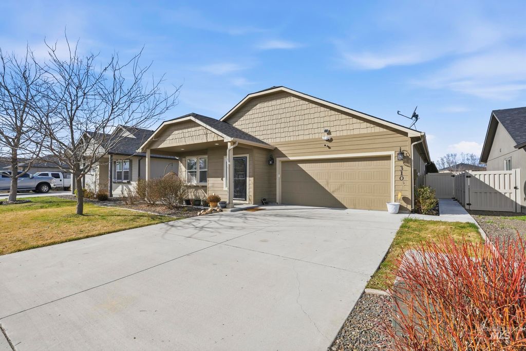 Photo of 310 S Voyage Ave, Caldwell, ID 83605 (MLS # 98977059)