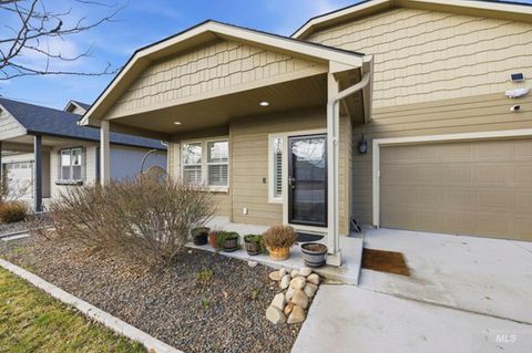 Photo of 310 S Voyage Ave, Caldwell, ID 83605 (MLS # 98977059)