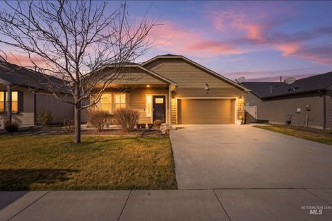 Photo of 310 S Voyage Ave, Caldwell, ID 83605 (MLS # 98977059)