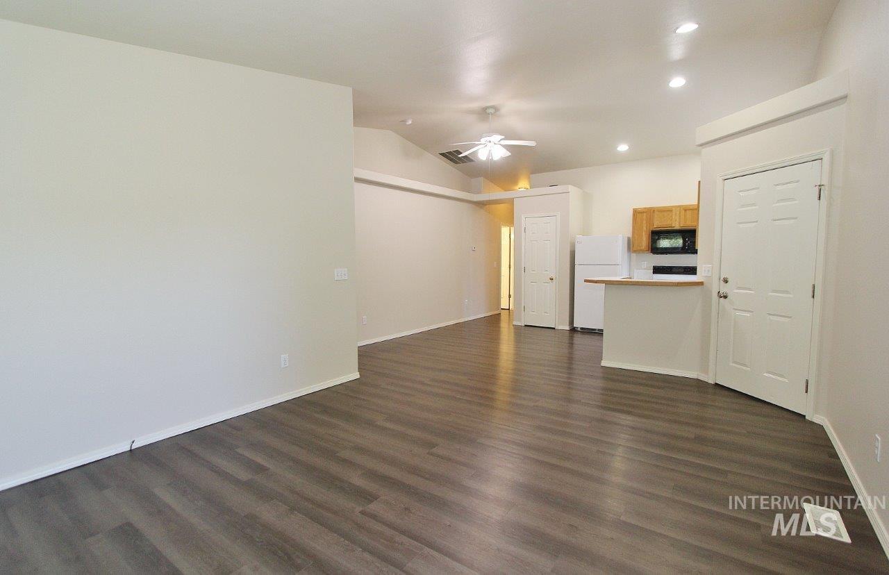 1300 Diamond Ct