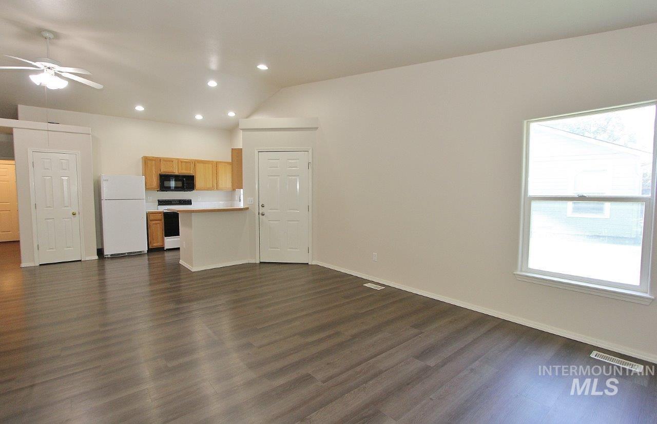 1300 Diamond Ct