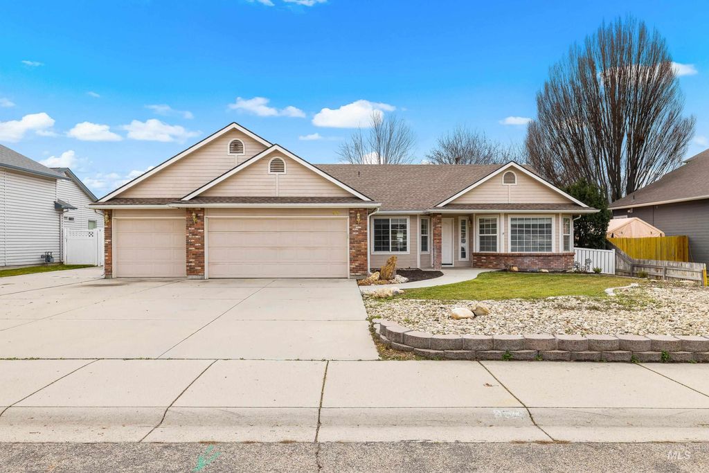 Photo of 95 W Claire St, Meridian, ID 83646 (MLS # 98976773)