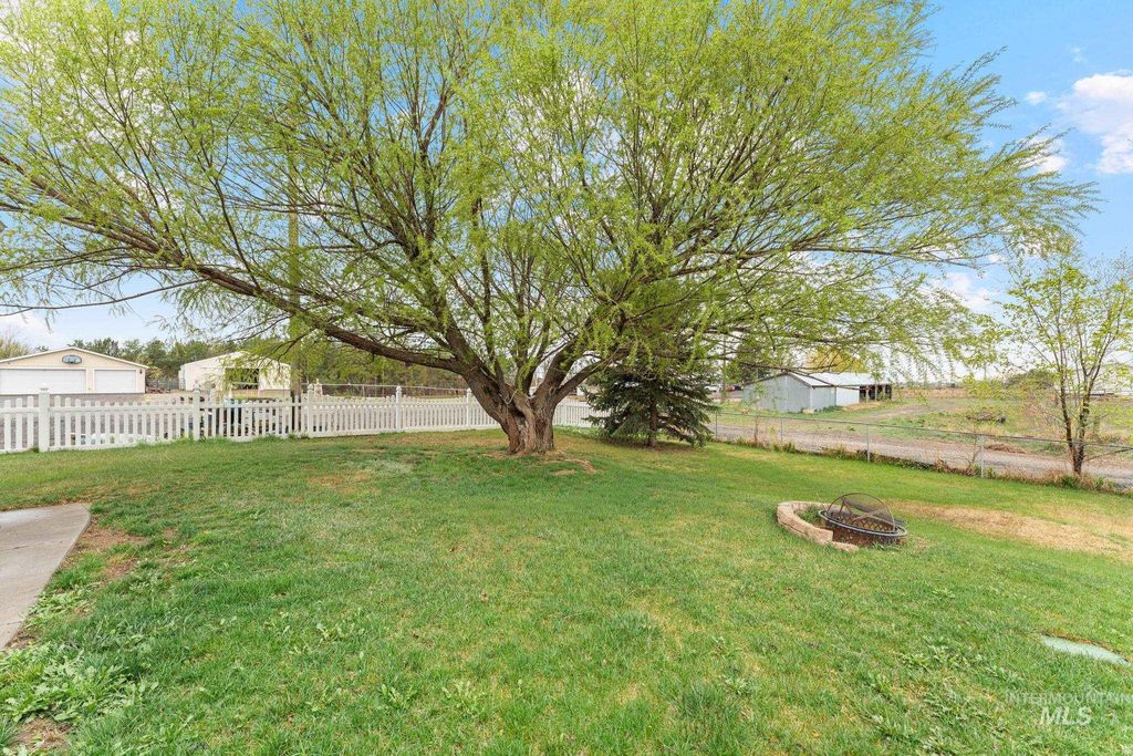 Photo of 508 Silver Beach Drive, Jerome, ID 83338 (MLS # 98980885)