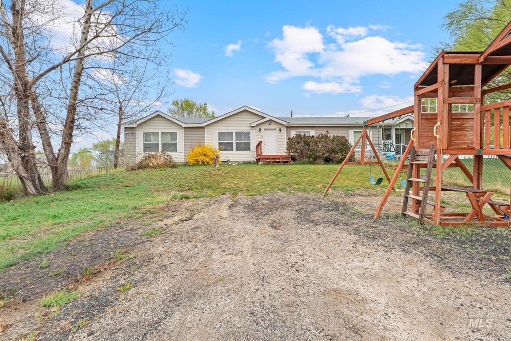 Photo of 508 Silver Beach Drive, Jerome, ID 83338 (MLS # 98980885)