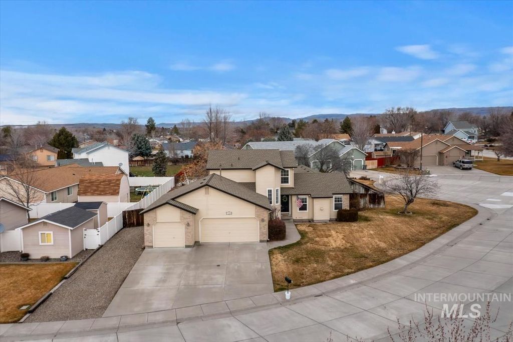 Photo of 1680 Fairway Ct, Mountain Home, ID 83647 (MLS # 98976129)