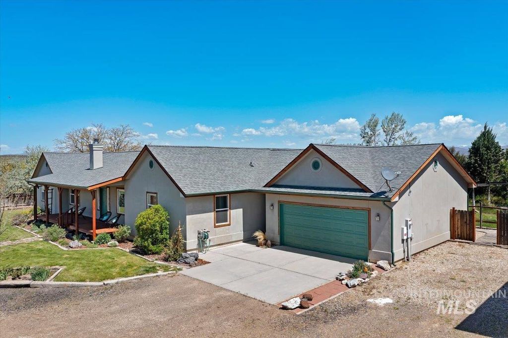 Photo of 147 E Ndian Creek, Boise, ID 83716 (MLS # 98985061)