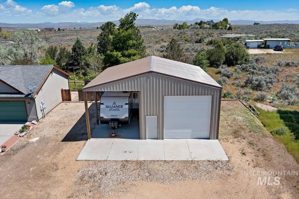 Photo of 147 E Ndian Creek, Boise, ID 83716 (MLS # 98985061)