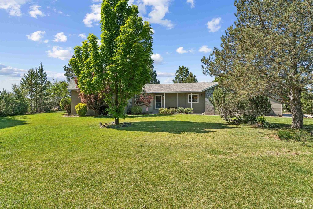 Photo of 1925 Glenway Ave, Fruitland, ID 83619 (MLS # 98989851)
