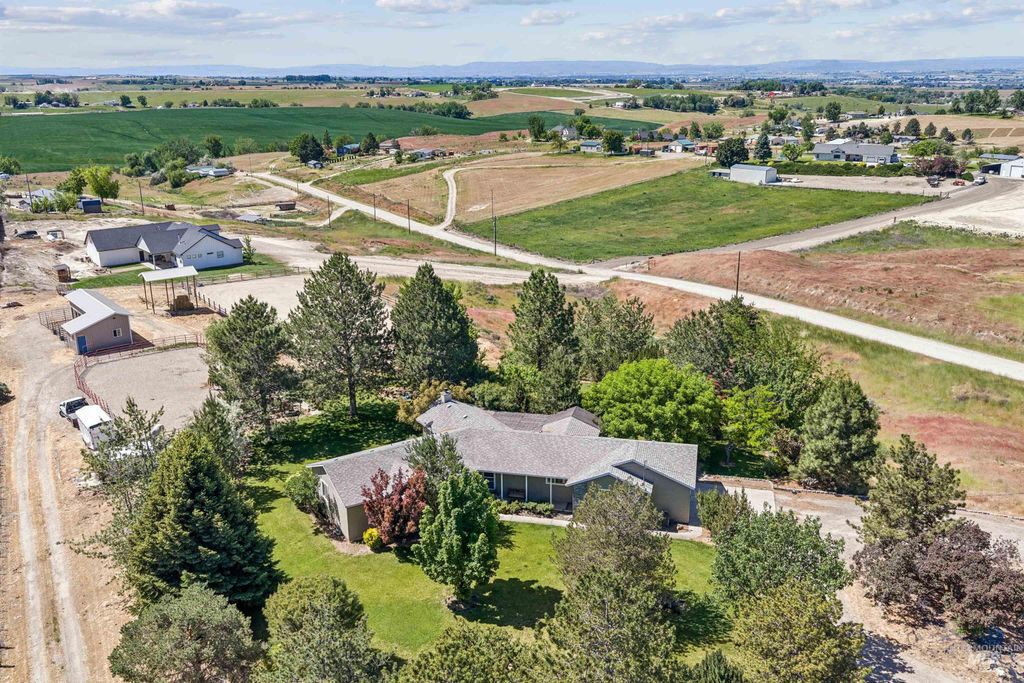Photo of 1925 Glenway Ave, Fruitland, ID 83619 (MLS # 98989851)