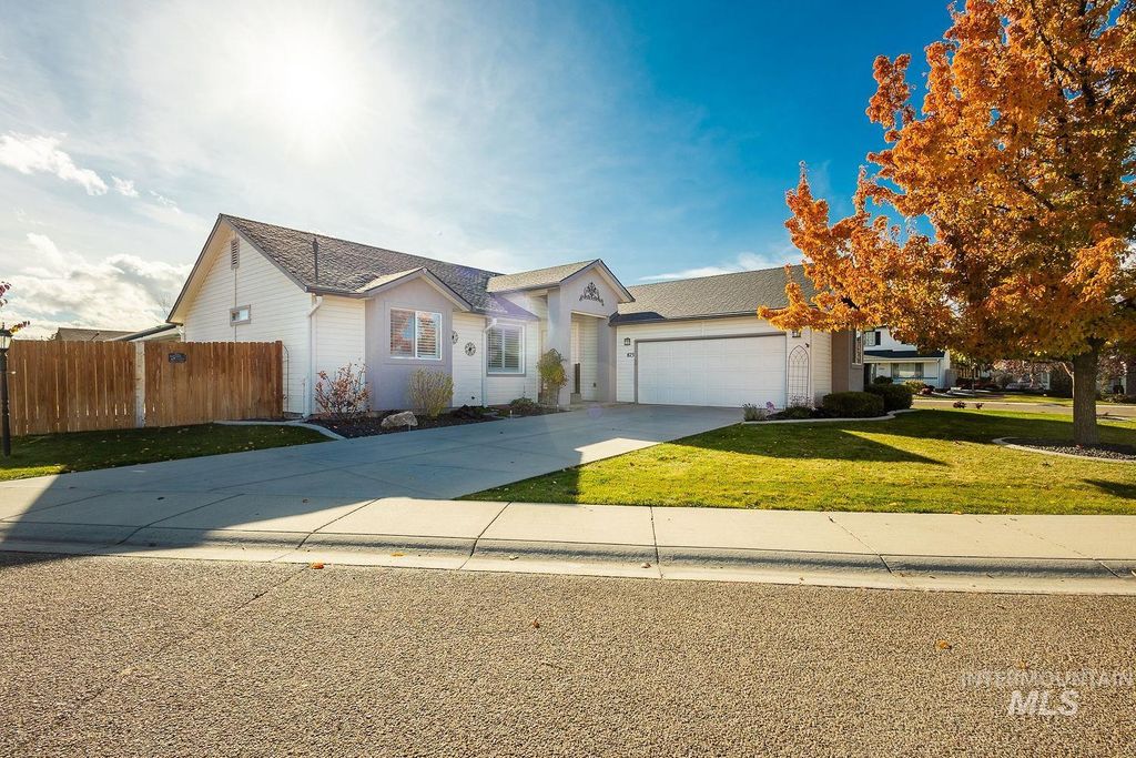 Photo of 823 Royal St, Caldwell, ID 83605 (MLS # 98967030)