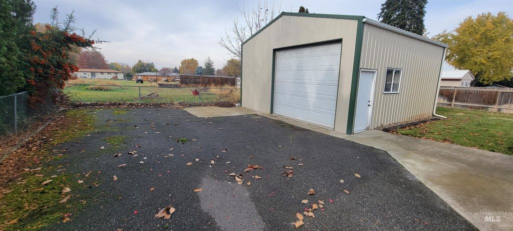 Photo of 3412 12th St F, Lewiston, ID 83501 (MLS # 98967318)