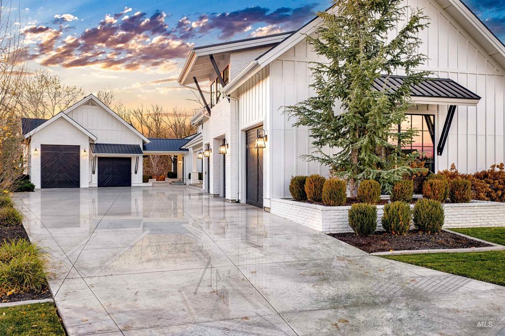 Photo of 727 S Brentbrook Lane, Eagle, ID 83616 (MLS # 98973950)