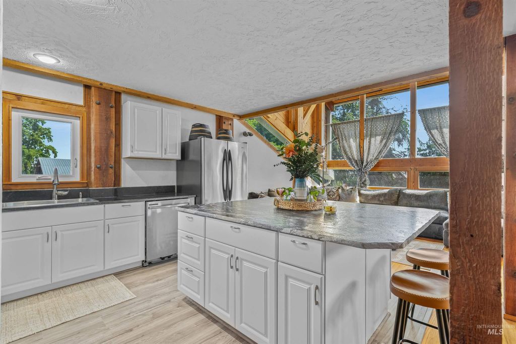 Photo of 3321 16th St, Lewiston, ID 83501 (MLS # 98951754)