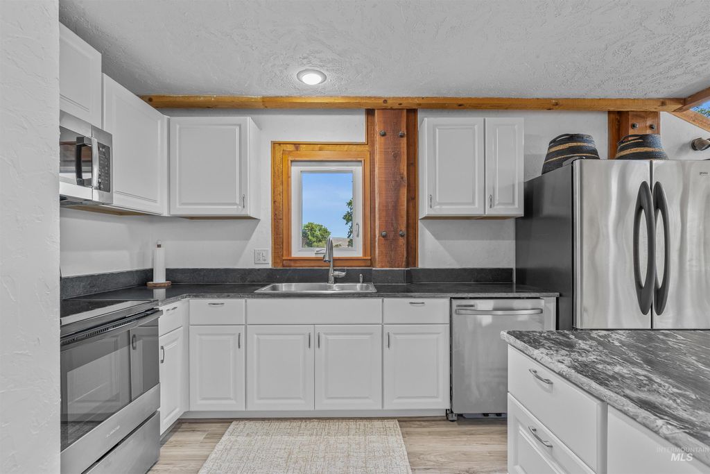 Photo of 3321 16th St, Lewiston, ID 83501 (MLS # 98951754)