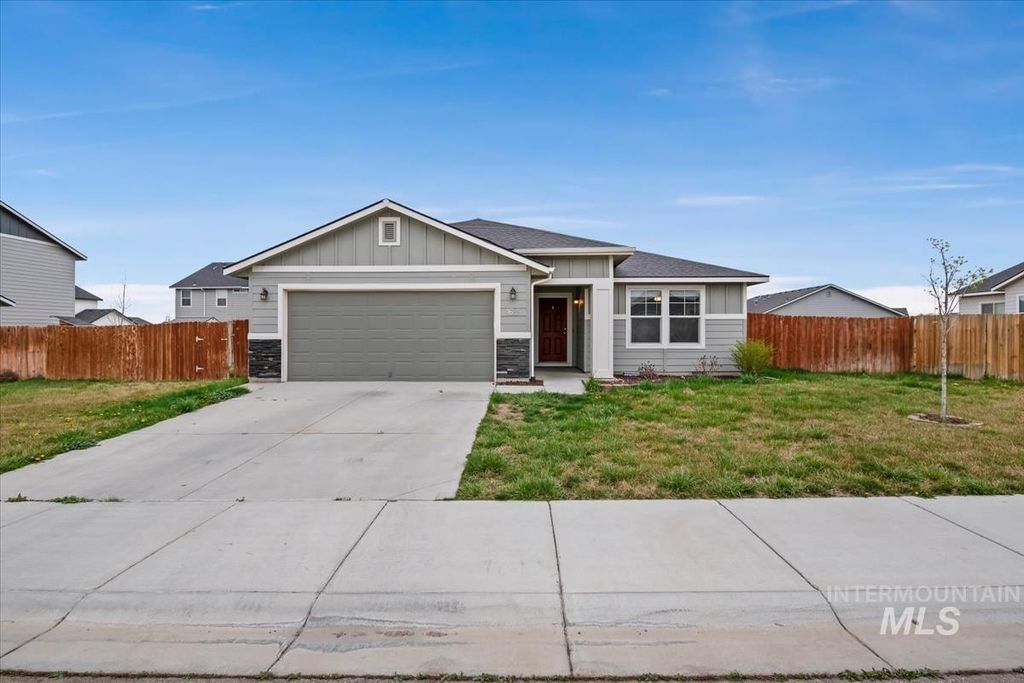 Photo of 1685 SW Levant Way, Mountain Home, ID 83647 (MLS # 98976850)