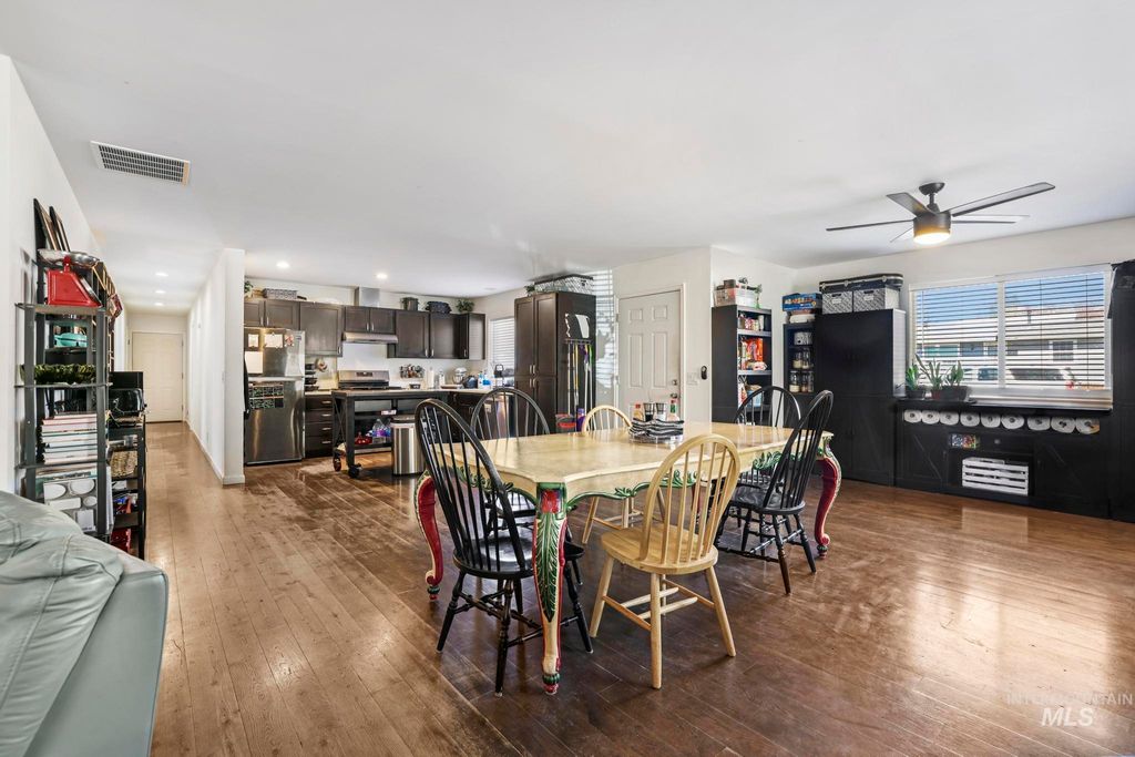 Photo of 321 N 7th St, Bellevue, ID 83313 (MLS # 98981414)