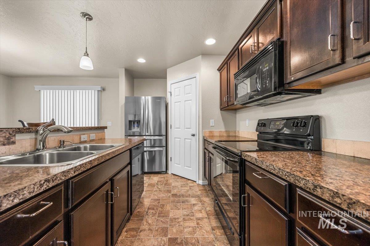 Caldwell, Idaho 83607, United States, 3 Bedrooms Bedrooms, ,2 BathroomsBathrooms,Residential,Pending,206566