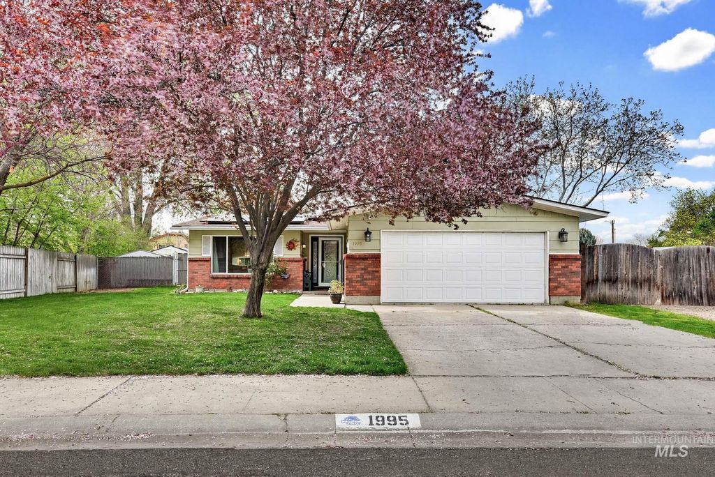 Photo of 1995 N Wilmington Dr, Boise, ID 83704 (MLS # 98980499)