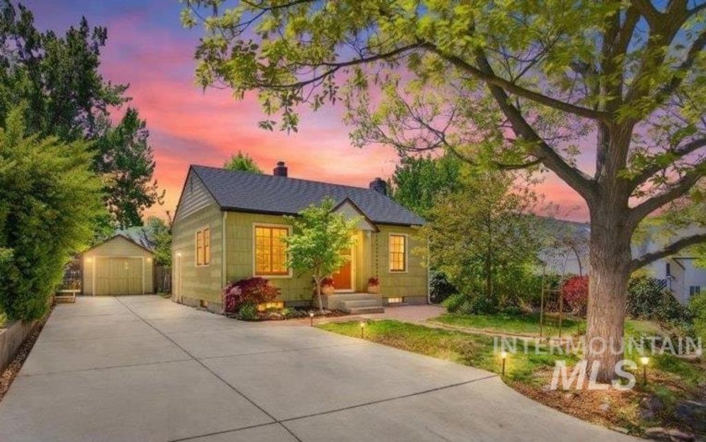 Photo of 405 W Ada St, Boise, ID 83702 (MLS # 98986375)