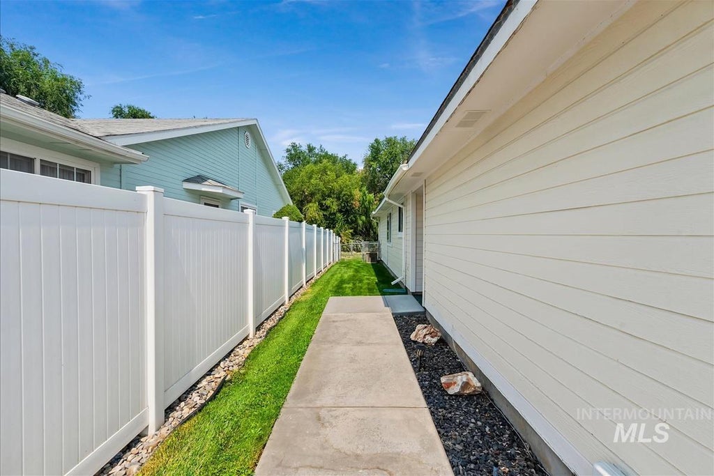 Photo of 124 South Valley Dr, Nampa, ID 83686 (MLS # 98997253)