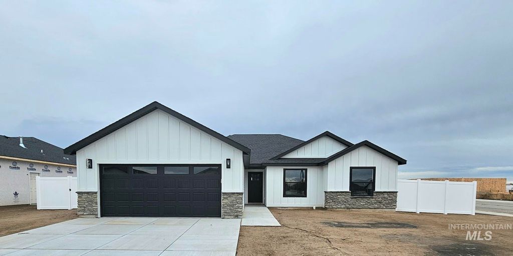 Photo of 2002 Regan St, Jerome, ID 83338 (MLS # 98970894)