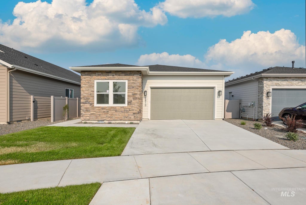Photo of 2610 N Leatherwood Ave, Star, ID 83669 (MLS # 99000327)