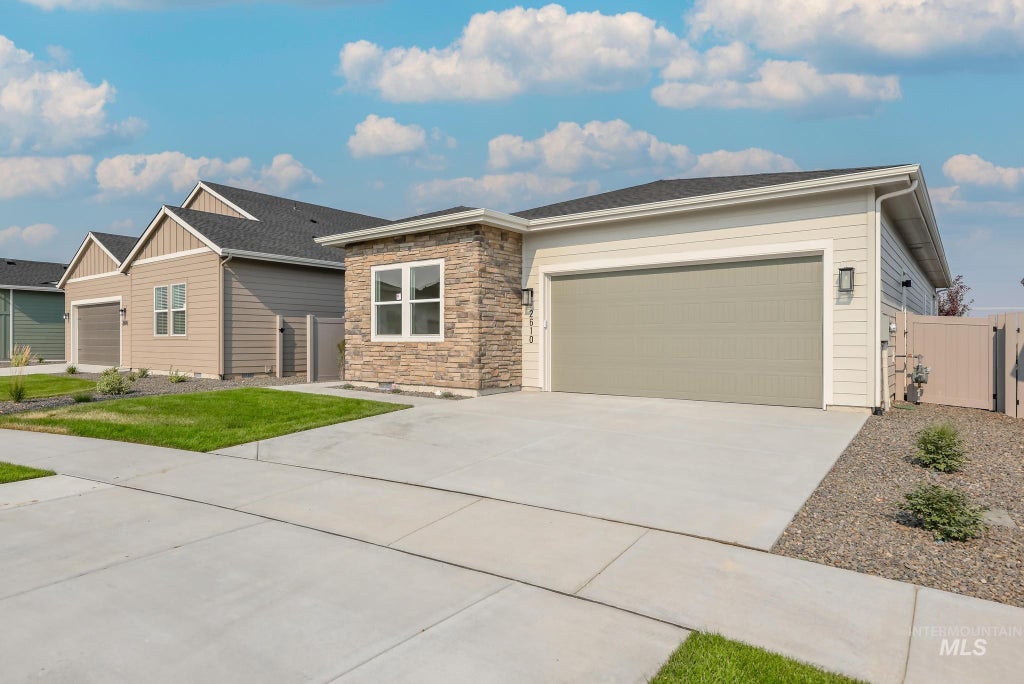 Photo of 2610 N Leatherwood Ave, Star, ID 83669 (MLS # 99000327)