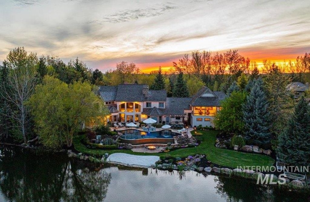 Photo of 1122 W Two Rivers Lane, Eagle, ID 83616 (MLS # 98948970)