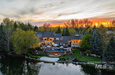 Photo of 1122 W Two Rivers Lane, Eagle, ID 83616 (MLS # 98948970)