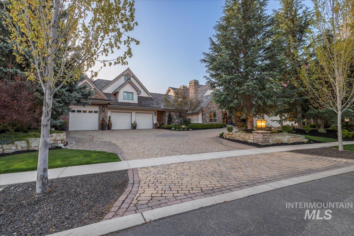 1122 W Two Rivers Lane