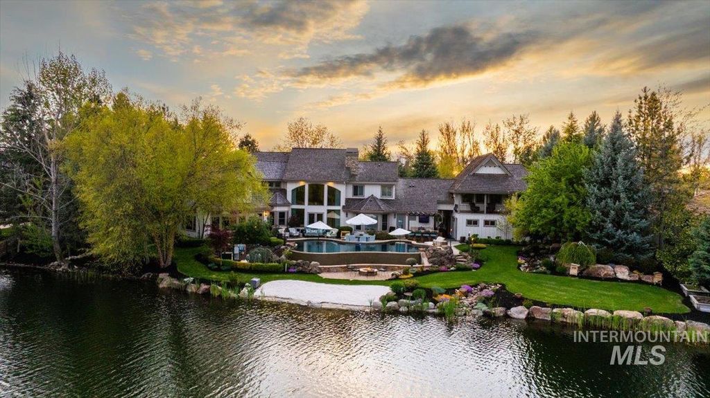 Photo of 1122 W Two Rivers Lane, Eagle, ID 83616 (MLS # 98948970)