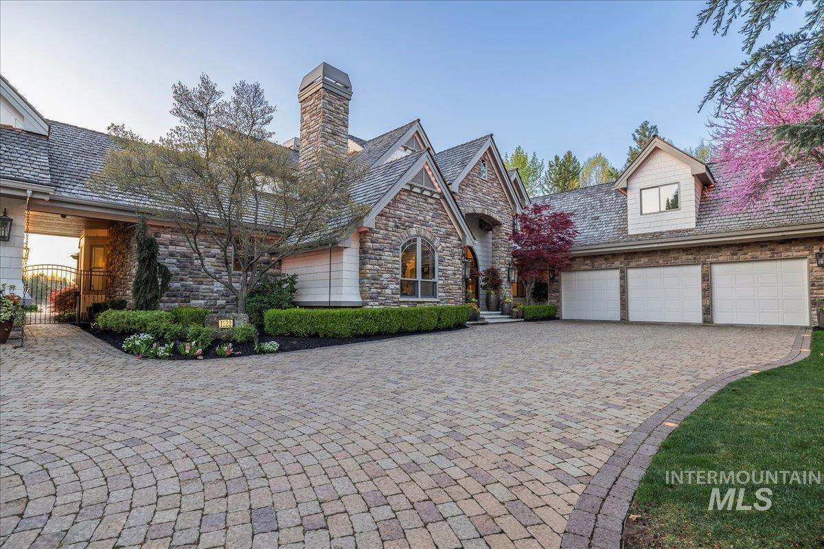 1122 W Two Rivers Lane