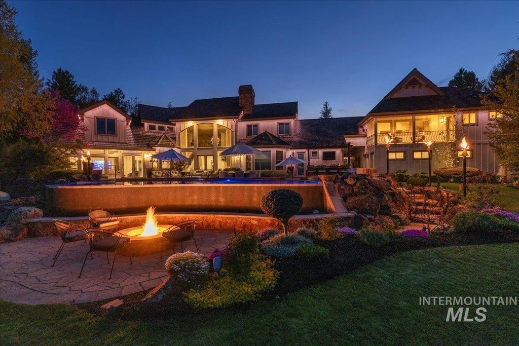 Photo of 1122 W Two Rivers Lane, Eagle, ID 83616 (MLS # 98948970)