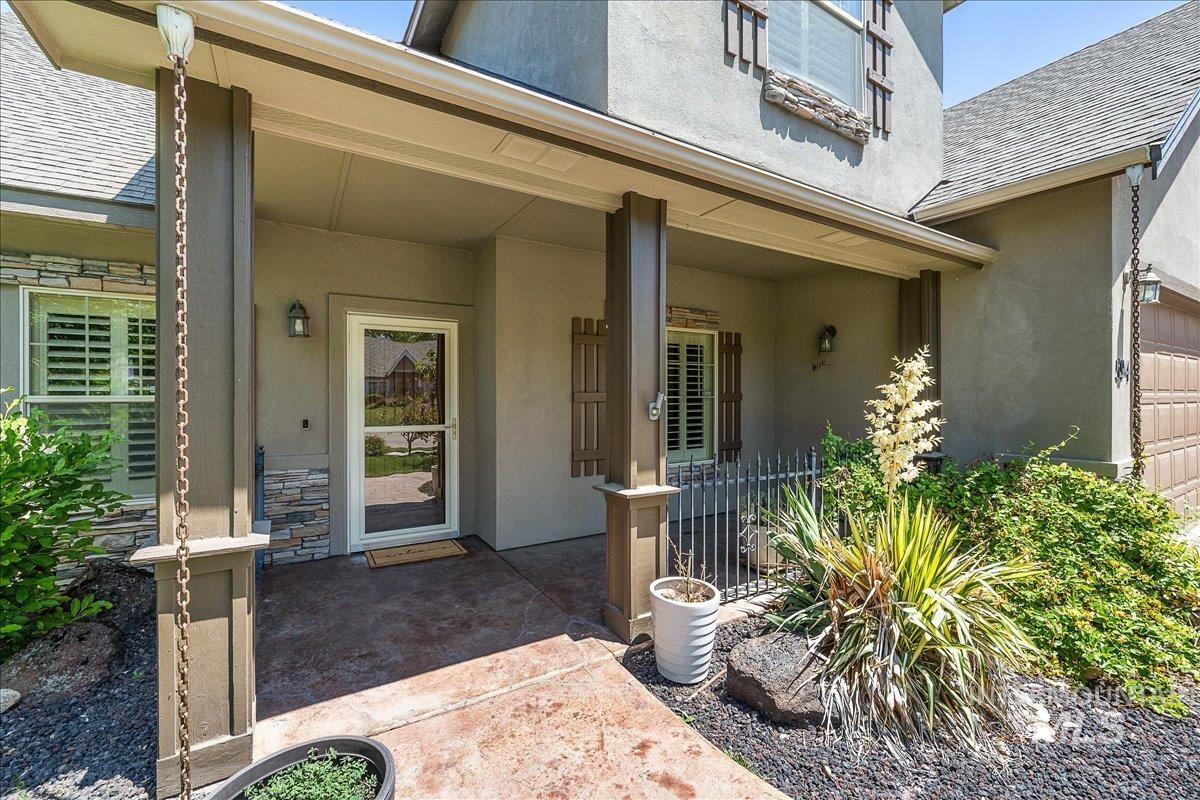 594 W Kodiak Dr