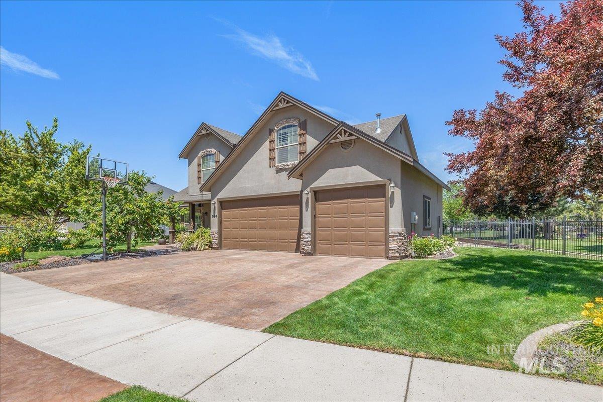 594 W Kodiak Dr