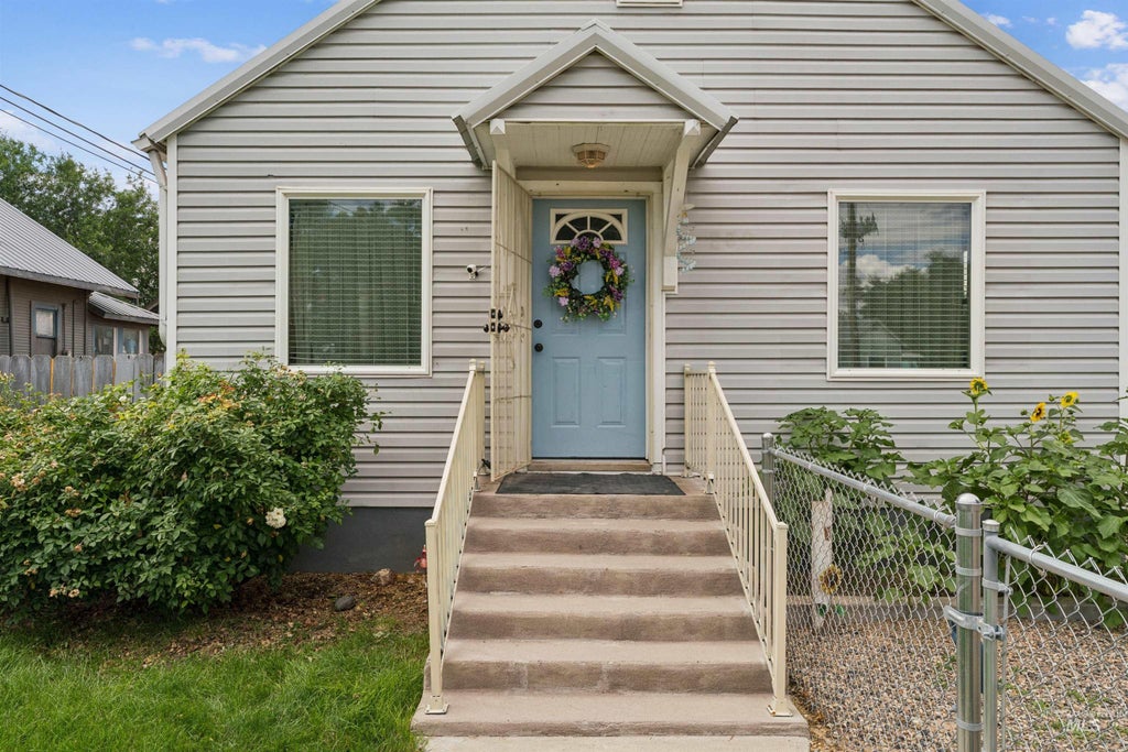 Photo of 839 N 6th Street, Payette, ID 83661 (MLS # 98993039)