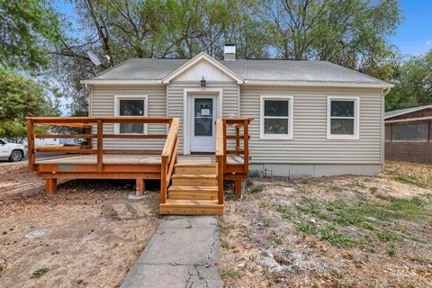 Photo of 360 N 10th E, Mountain Home, ID 83647 (MLS # 98962352)