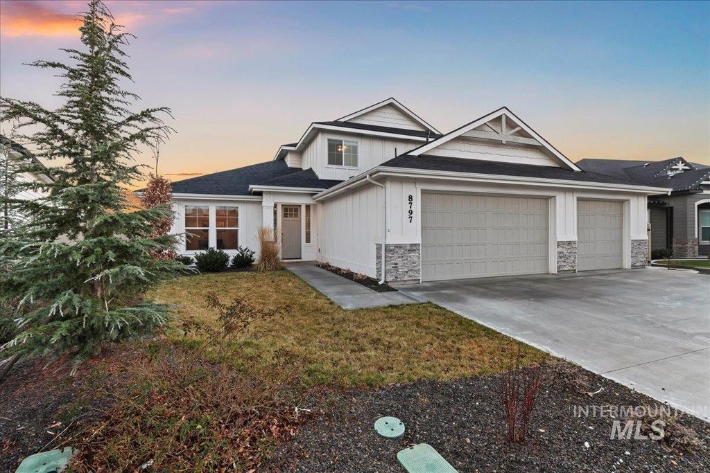 Photo of 8797 E Hyacinth St, Nampa, ID 83687 (MLS # 98971936)