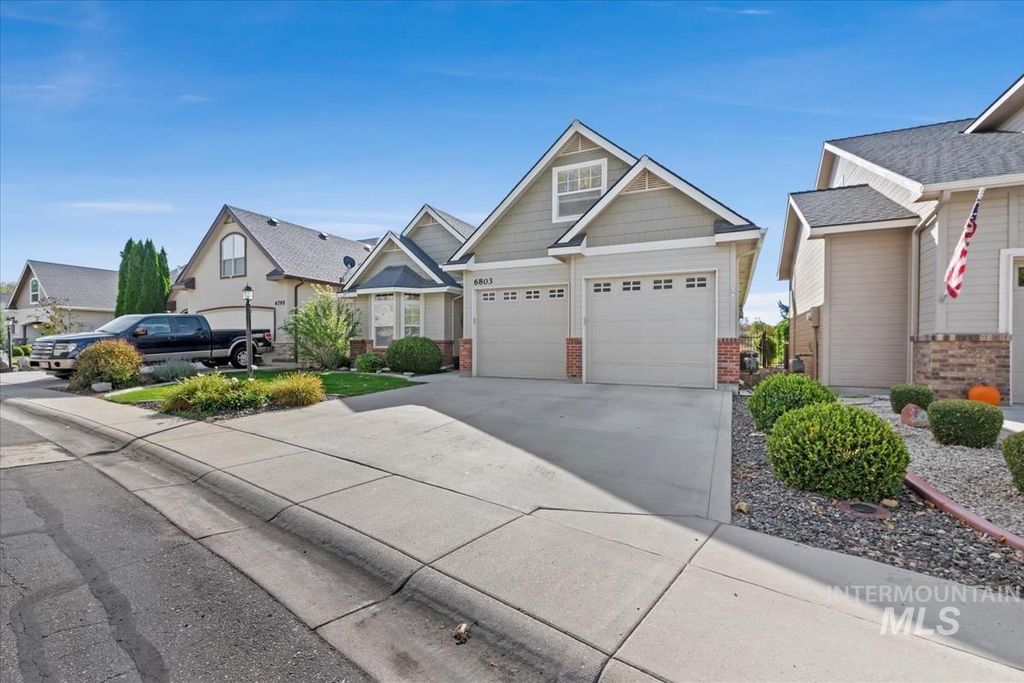 Photo of 6803 E Greens Dr, Nampa, ID 83687 (MLS # 98965380)