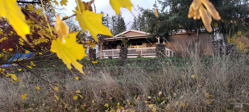Photo of 204 Larradon Dr, Kamiah, ID 83536 (MLS # 98967618)