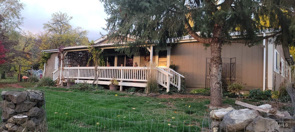 Photo of 204 Larradon Dr, Kamiah, ID 83536 (MLS # 98967618)