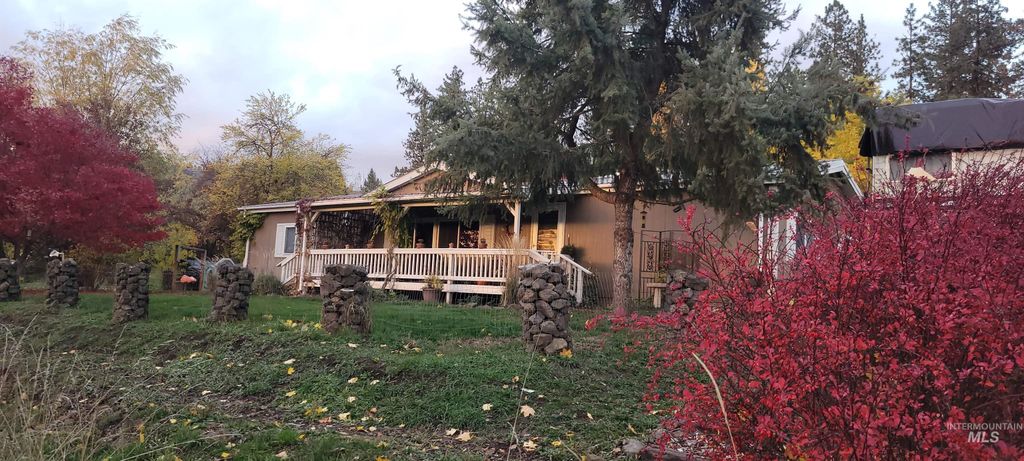 Photo of 204 Larradon Dr, Kamiah, ID 83536 (MLS # 98967618)