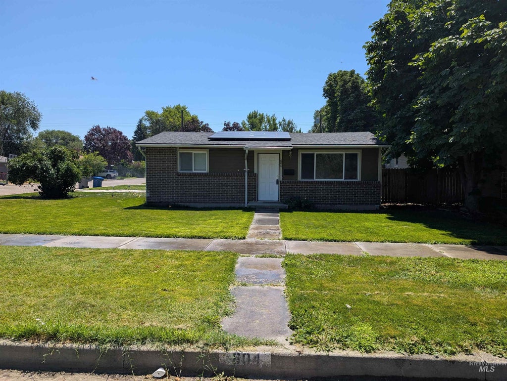 Photo of 604 19th Ave South AVE, Nampa, ID 83651 (MLS # 98992995)