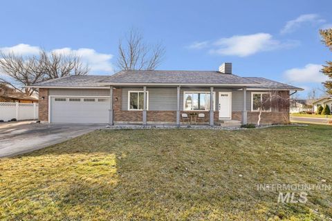 Photo of 2434 9th Ave E Ave, Twin Falls, ID 83301 (MLS # 98970749)