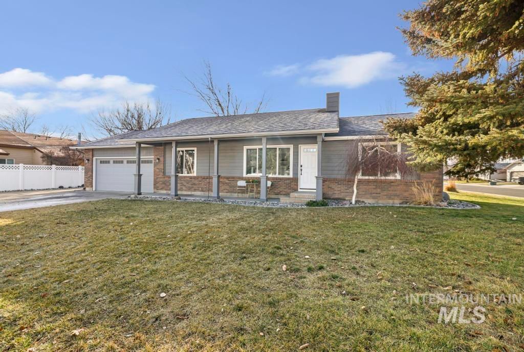 Photo of 2434 9th Ave E Ave, Twin Falls, ID 83301 (MLS # 98970749)