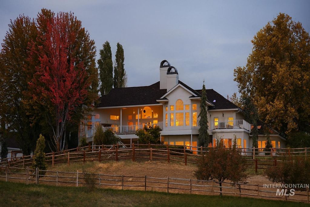 Photo of 3931 N Triple Ridge Place, Eagle, ID 83616 (MLS # 98963751)