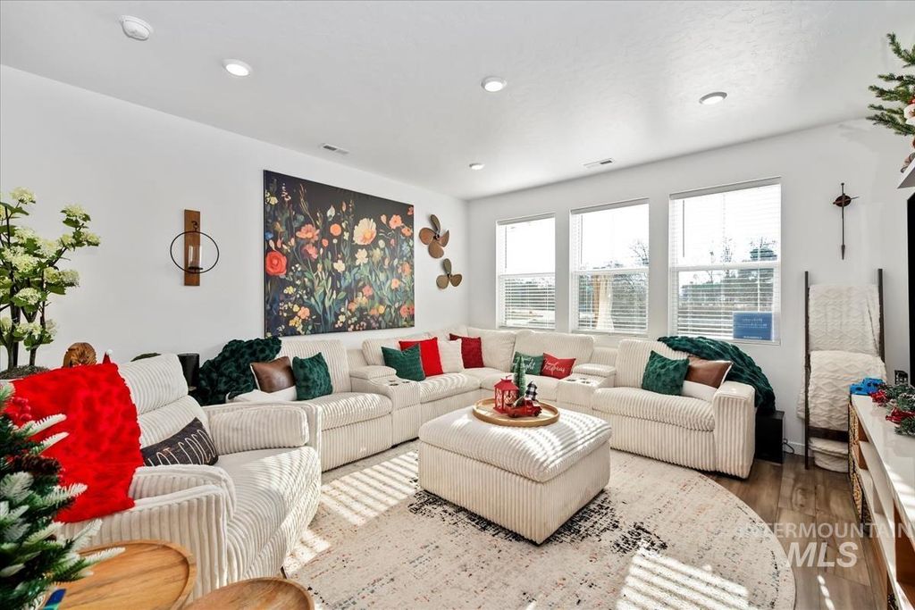 Photo of 4248 W Perspective St, Eagle, ID 83616 (MLS # 98968564)