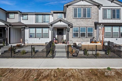 Photo of 4248 W Perspective St, Eagle, ID 83616 (MLS # 98968564)